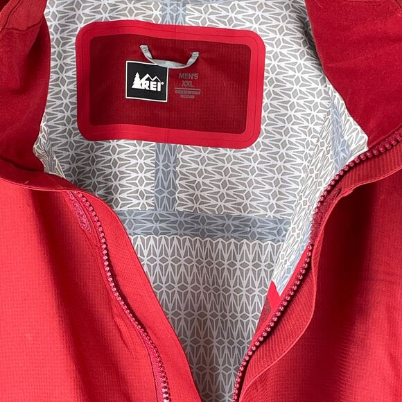 ~ REI Mens XXL E1 Elements Rain Jacket Hooded Shell Light Resistant Zips Adjusts - Picture 2 of 16